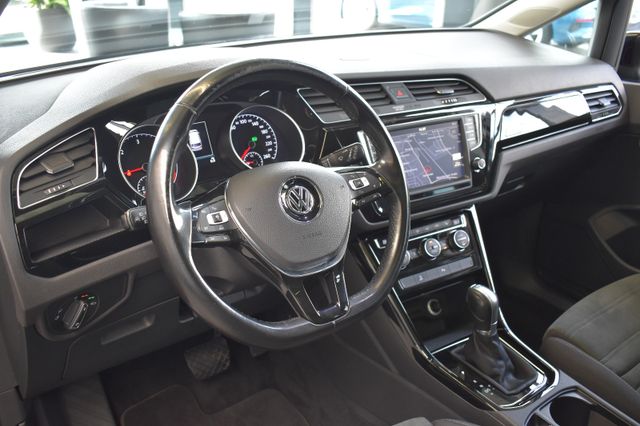 Volkswagen Touran 2.0TDI DSG Highline LED AHK RFK Standhz.