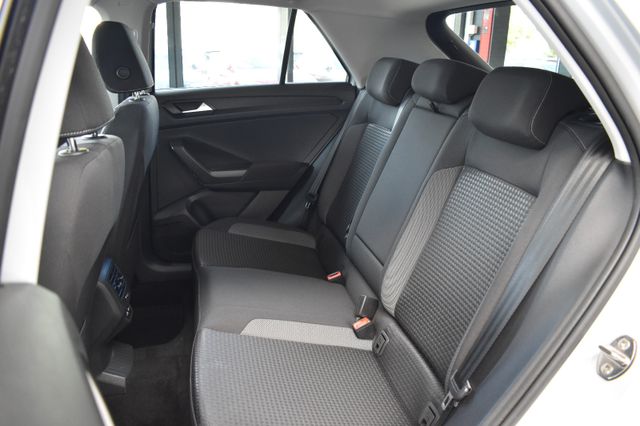 Volkswagen T-Roc 2.0TDI Style Schalter Navi3D AHK PDC DAB