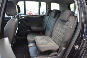 Volkswagen Touran 2.0TDI DSG Highline LED AHK RFK Standhz.
