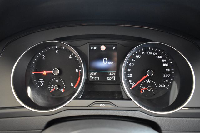 Volkswagen Passat Variant 2.0TDI DSG LED ACC RFKamera DAB