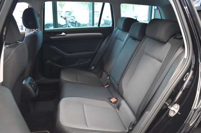 Volkswagen Passat Variant 2.0TDI DSG LED ACC AHK RFKamera