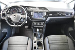 Volkswagen Touran 2.0TDI DSG Highline LED AHK RFK Standhz.