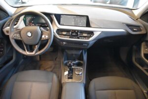 BMW 118d Limo Advantage Aut. LED LiveCockpit DAB 17"