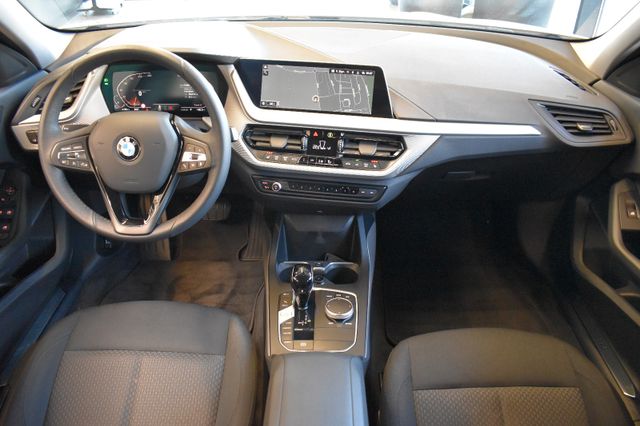 BMW 118d Limo Advantage Aut. LED LiveCockpit DAB 17"