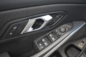 BMW 320d Touring Aut. LED CurvedD HeadUp AHK RFK LCI