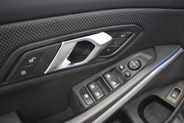 BMW 320d Touring Aut. LED CurvedD HeadUp AHK RFK LCI
