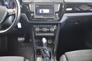 Volkswagen Touran 2.0TDI DSG Highline LED AHK RFK Standhz.