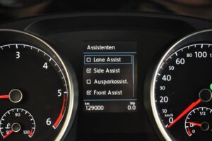 Volkswagen Touran 2.0TDI DSG Highline LED AHK RFK Standhz.