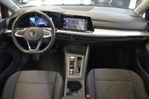 Volkswagen Golf 8 Var 2.0TDI DSG Life LED ActiveInf AHK ACC