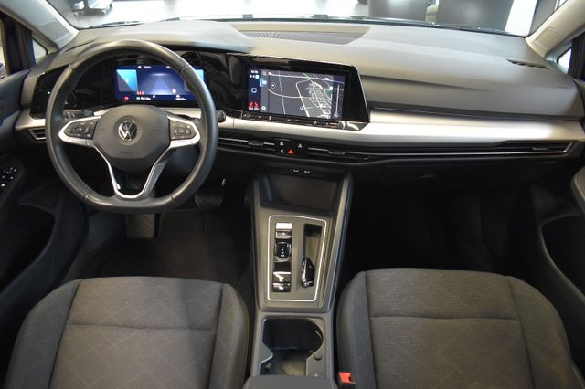 Volkswagen Golf 8 Var 2.0TDI DSG Life LED ActiveInf AHK ACC