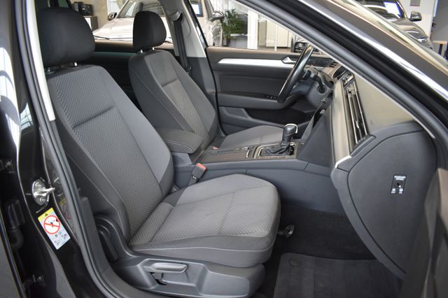 Volkswagen Passat Variant 2.0TDI DSG LED ACC RFKamera DAB