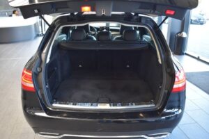 Mercedes-Benz C220d T Aut. 4Matic Avantgarde LED AHK Pano Navi
