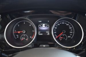 Volkswagen Touran 2.0TDI DSG Highline LED AHK RFK Standhz.
