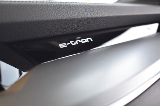 Audi Q8 e-tron 50 quattro S-Line Matrix HUD VirtualC.