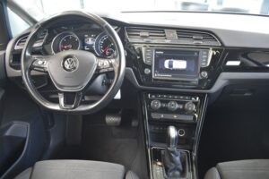 Volkswagen Touran 2.0TDI DSG Highline LED AHK RFK Standhz.