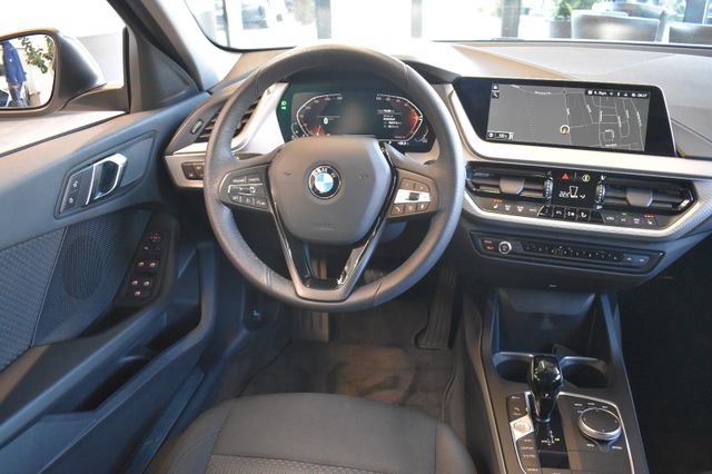 BMW 118d Limo Advantage Aut. LED LiveCockpit DAB 17"