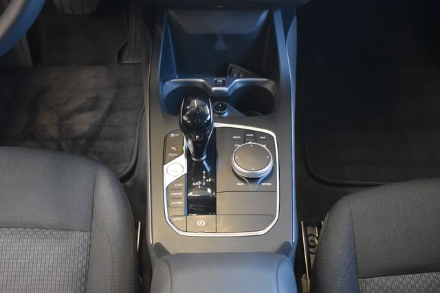 BMW 118d Limo Advantage Aut. LED LiveCockpit DAB 17"